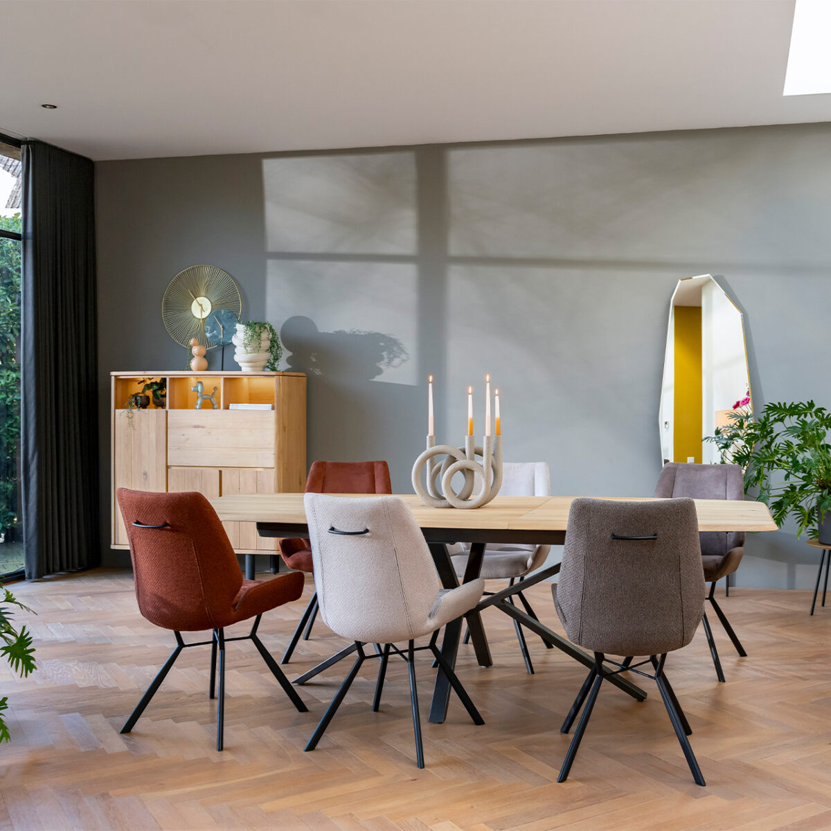 Henders & Hazel Tisch Home