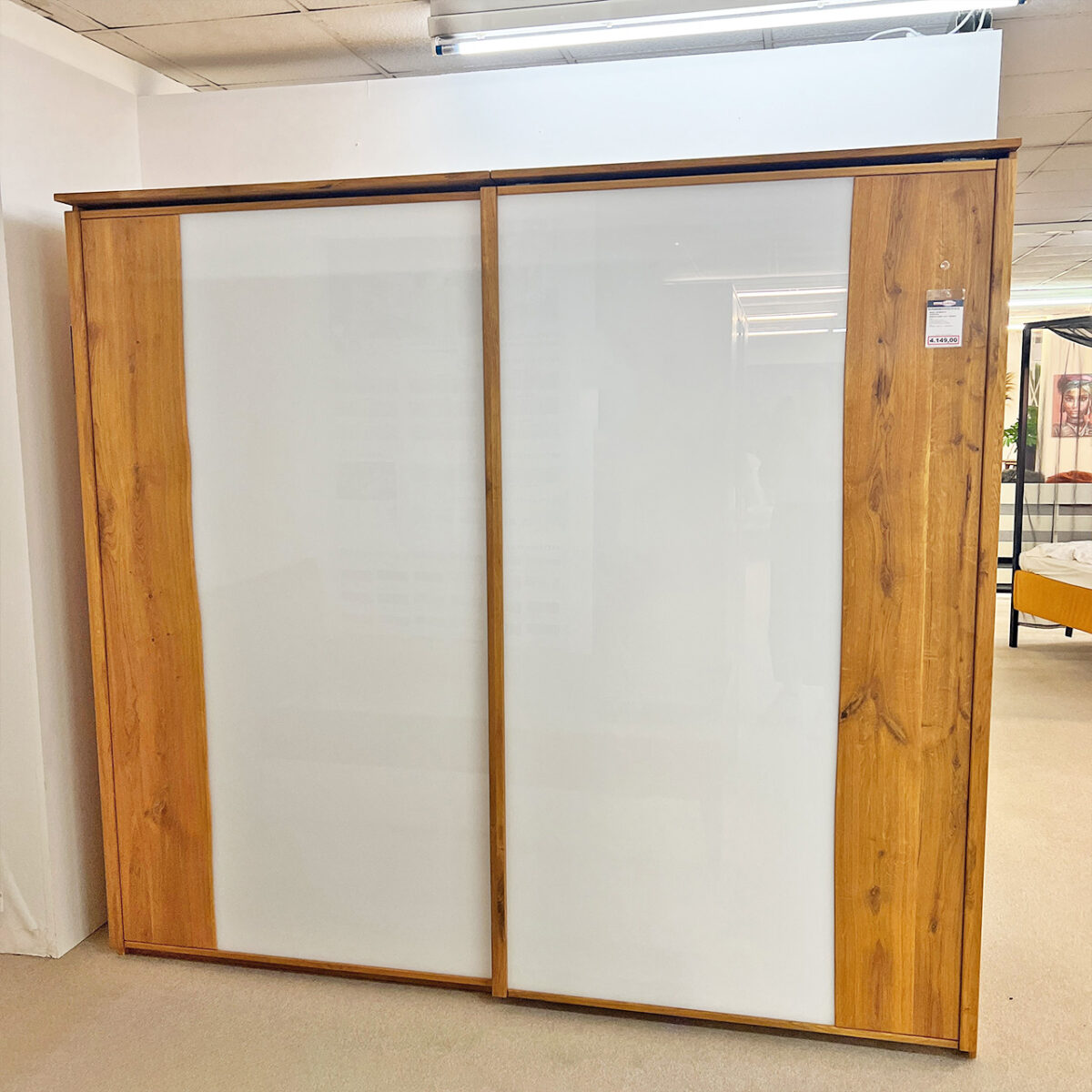 M&H Kleiderschrank Baumkante – sofort verfügbar!