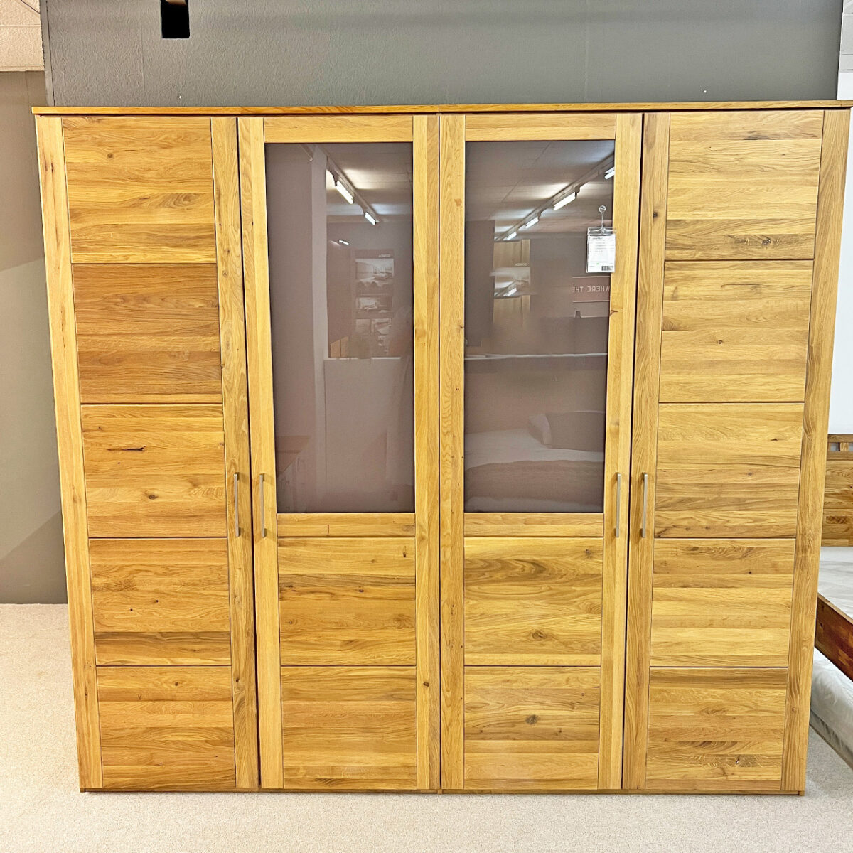 M&H Kleiderschrank Quattra – sofort verfügbar!
