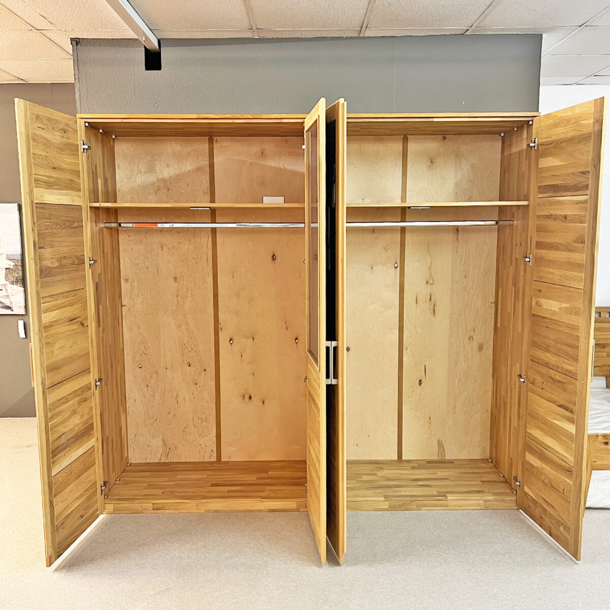 M&H Kleiderschrank Quattra – sofort verfügbar!