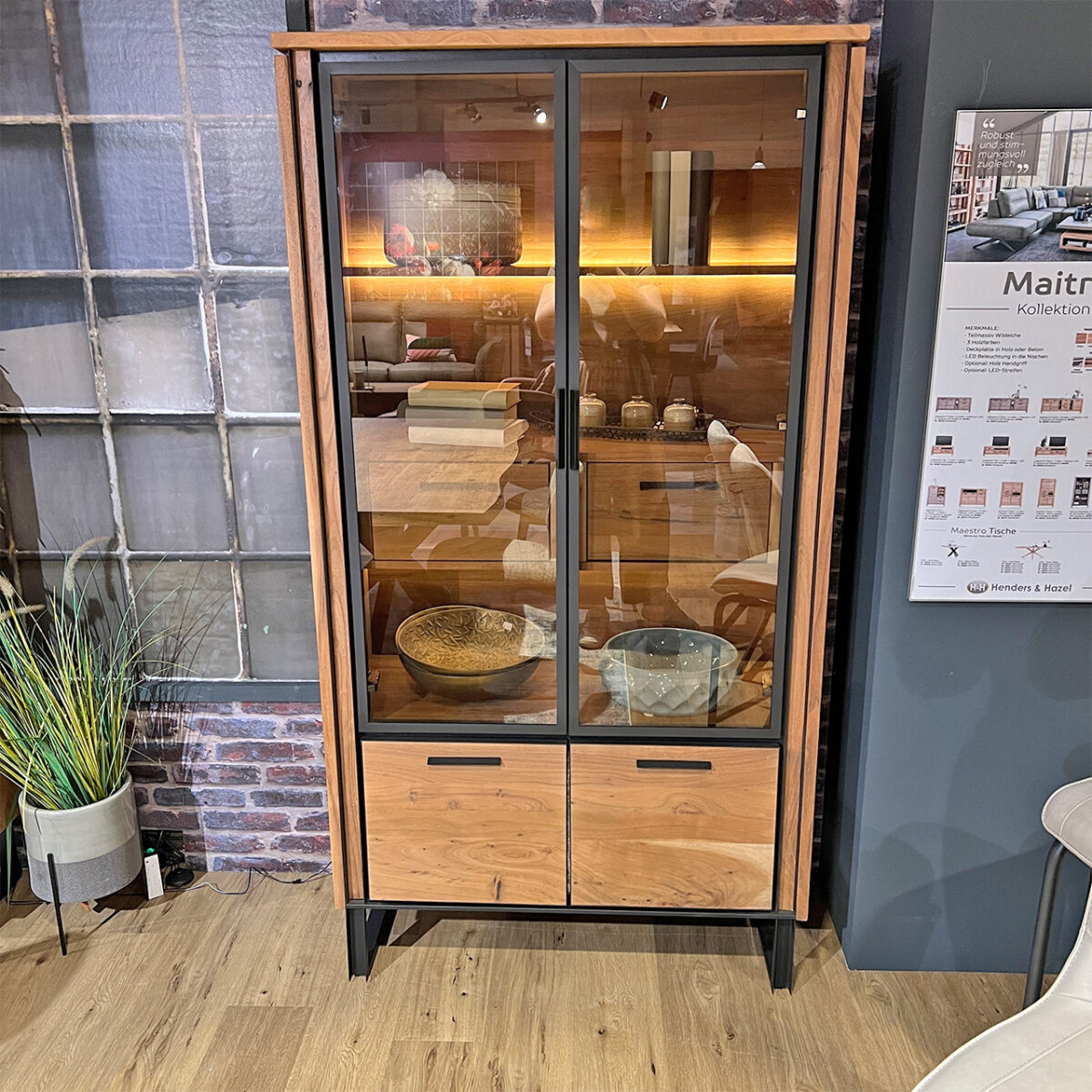 Henders & Hazel Vitrine TOKYO – sofort verfügbar!