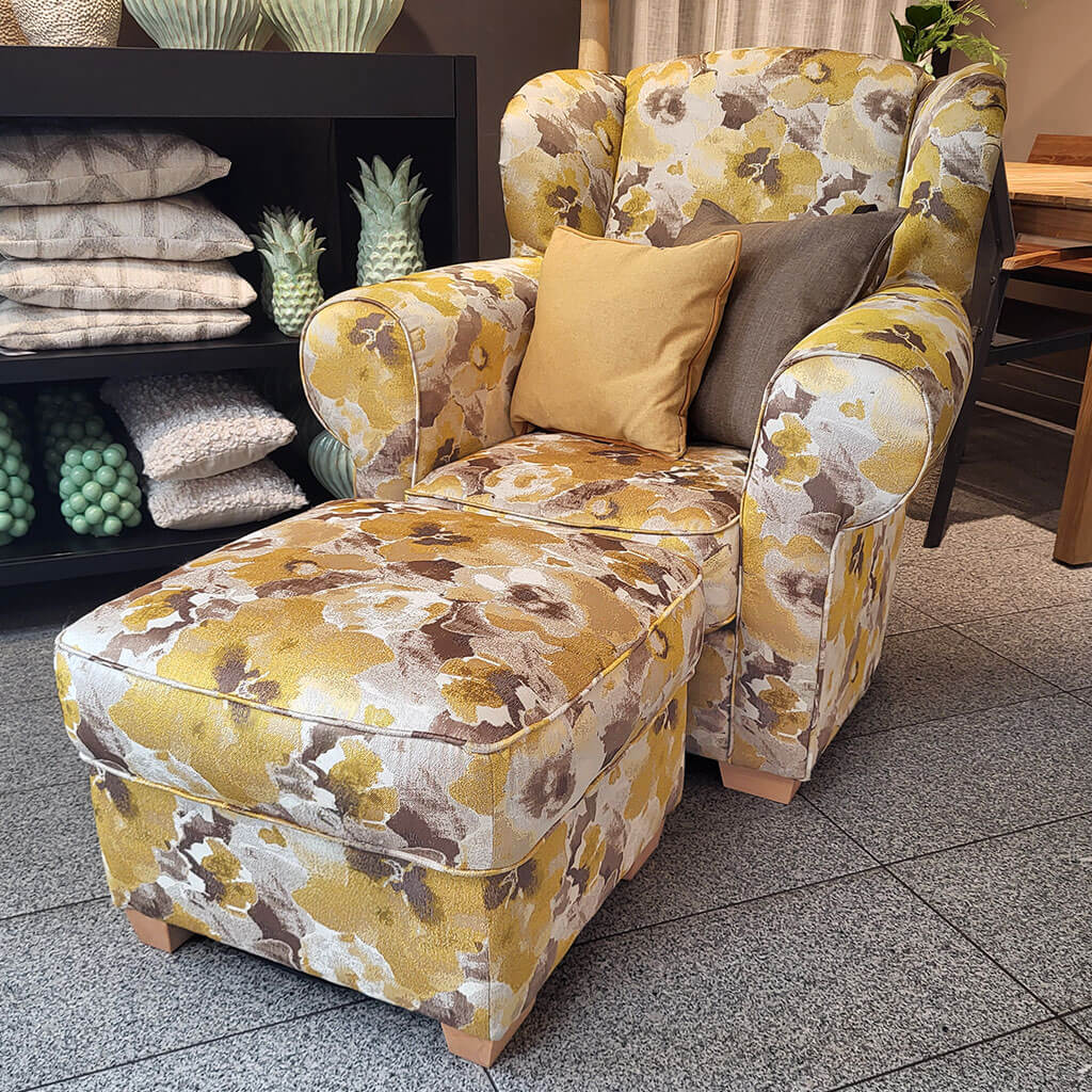 Gutmann Ohrensessel und Hocker Lounge