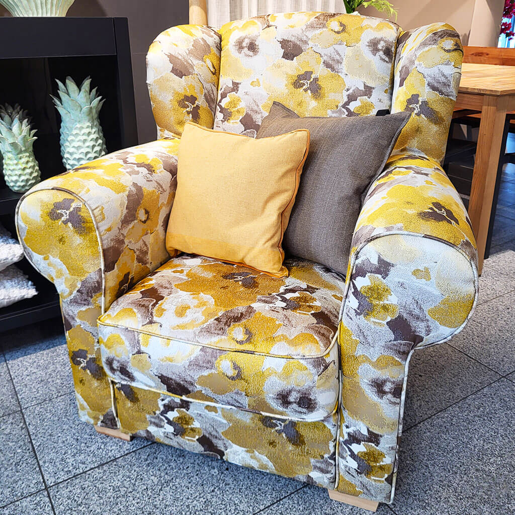 Gutmann Ohrensessel und Hocker Lounge
