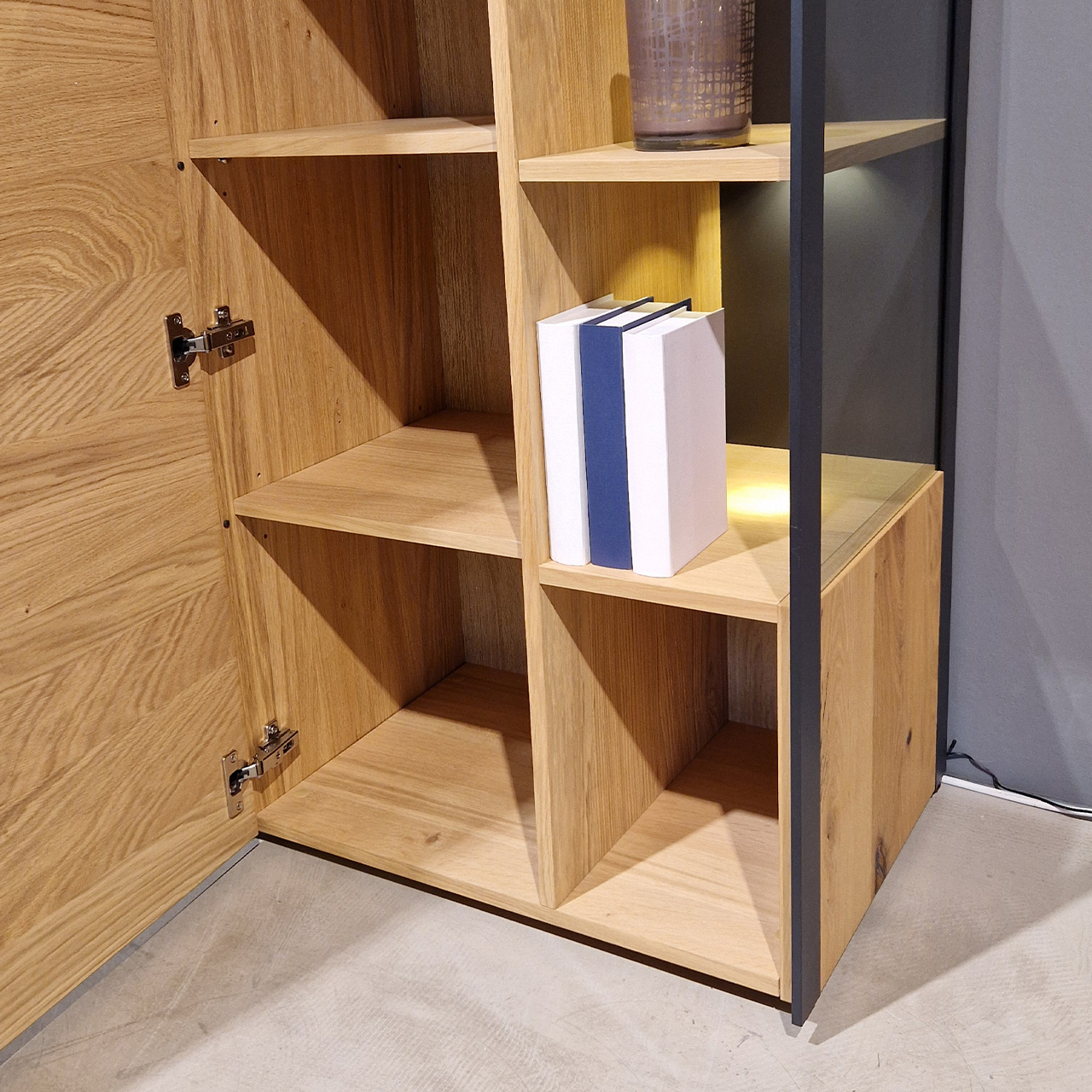 SCHÖNER WOHNEN-Kollektion ANDRA Vitrine mit Beleuchtung 4 SCHÖNER WOHNEN-Kollektion ANDRA Vitrine mit Beleuchtung