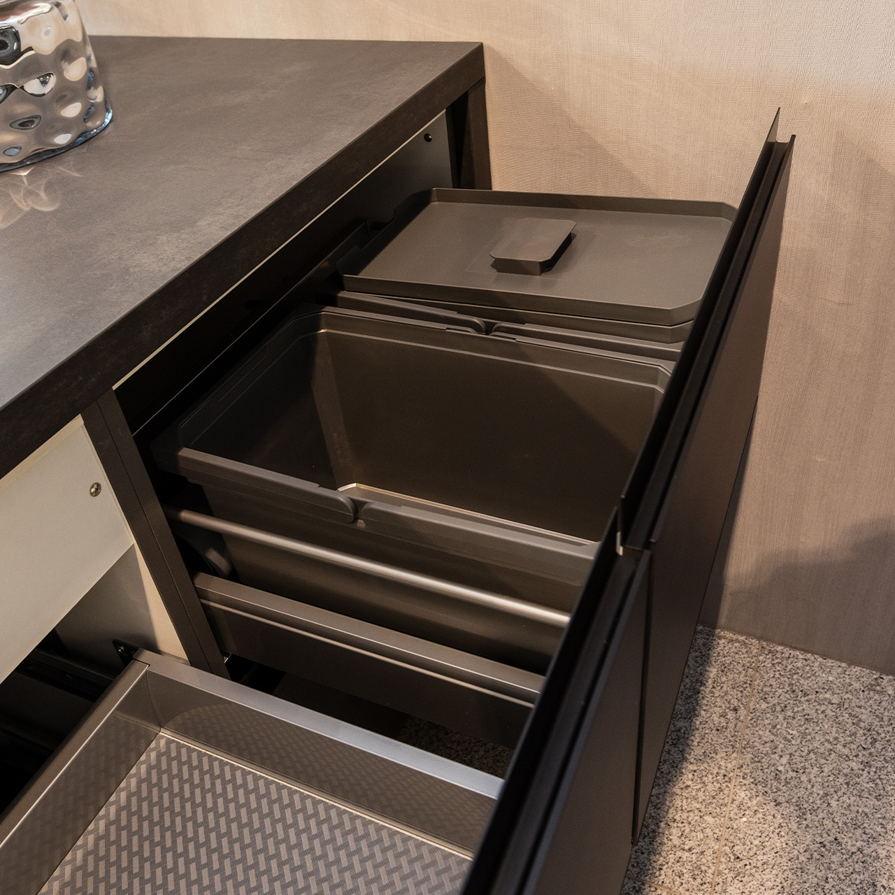 nobilia Küche Speed 351 - sofort verfügbar! 12 nobilia Küche Speed 351 - sofort verfügbar! Mülltrennsystem nobilia Küche Speed 351