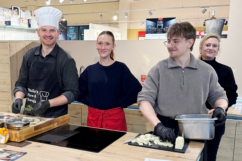Am Samstag, 10.01.2026 – Pizzaduft trifft Wohnideen: Neapolitanischer Genuss in unserer Showküche 2 moebel-kerkfeld-pizza-fire-dough-03